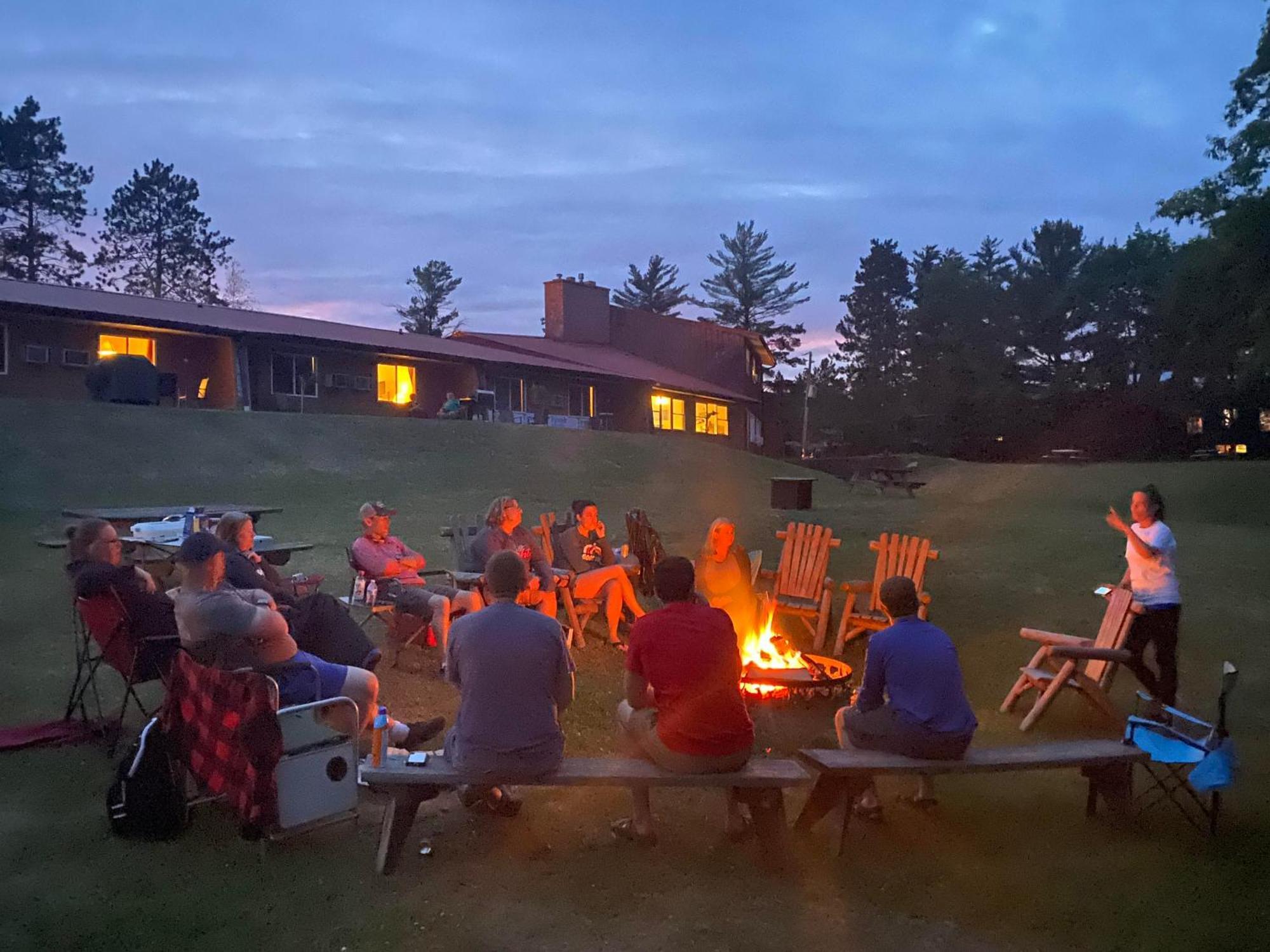 Hiawatha Lodge Inn Игл-Ривер Экстерьер фото