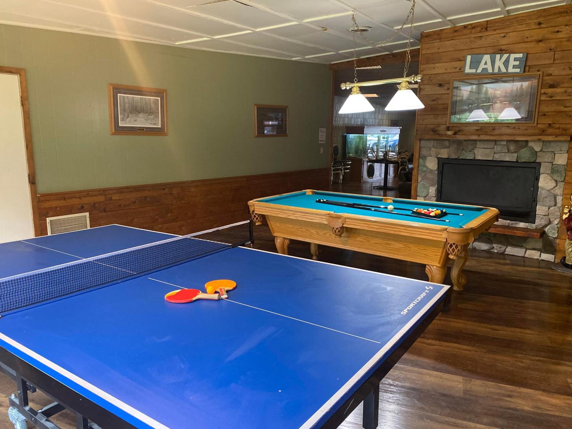 Hiawatha Lodge Inn Игл-Ривер Экстерьер фото