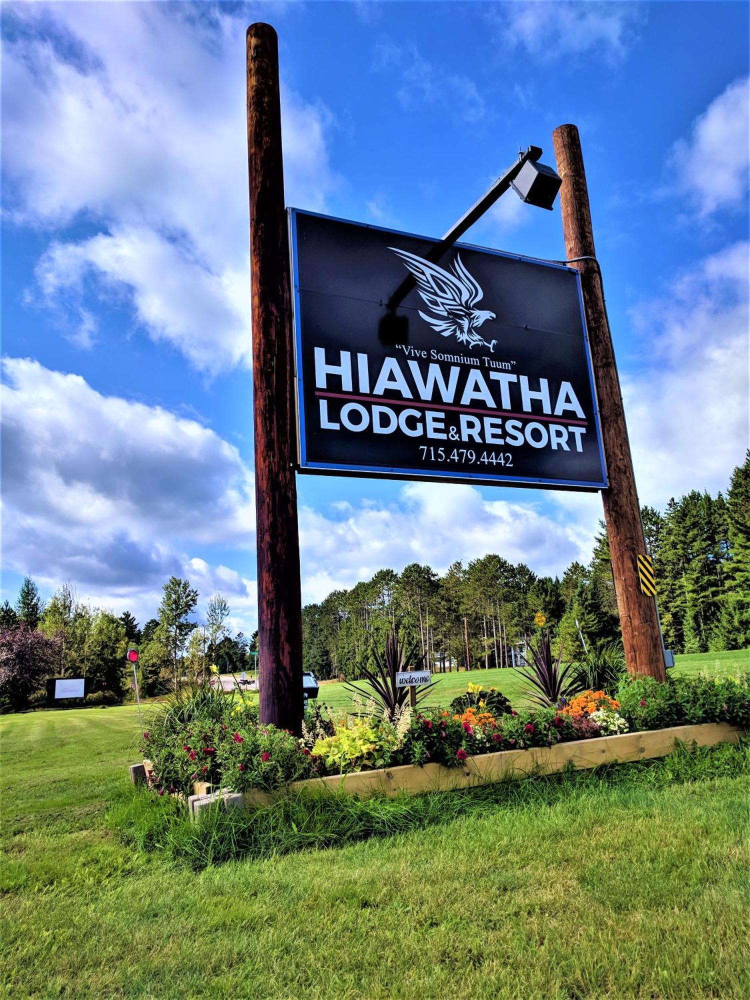 Hiawatha Lodge Inn Игл-Ривер Экстерьер фото