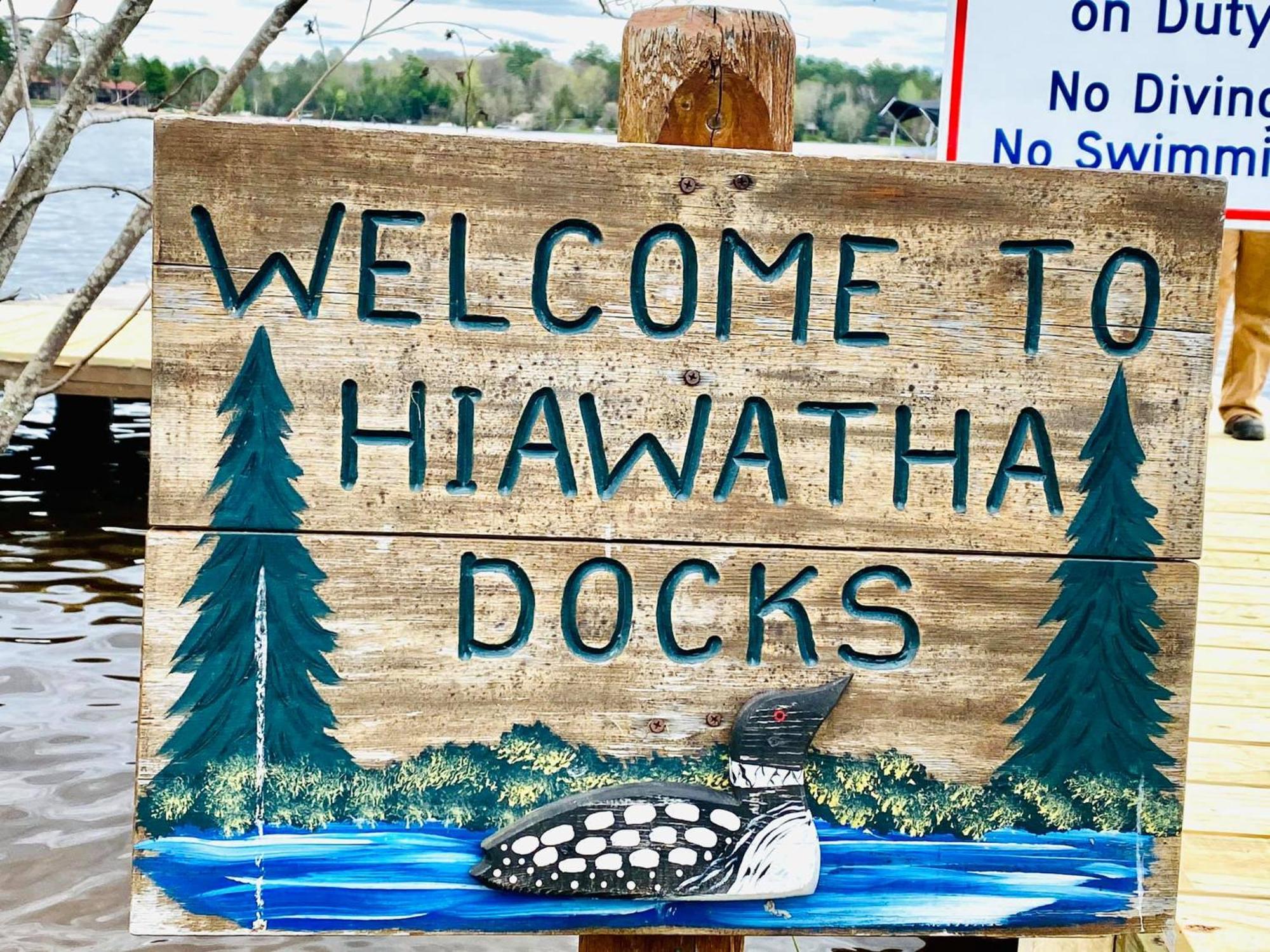 Hiawatha Lodge Inn Игл-Ривер Экстерьер фото