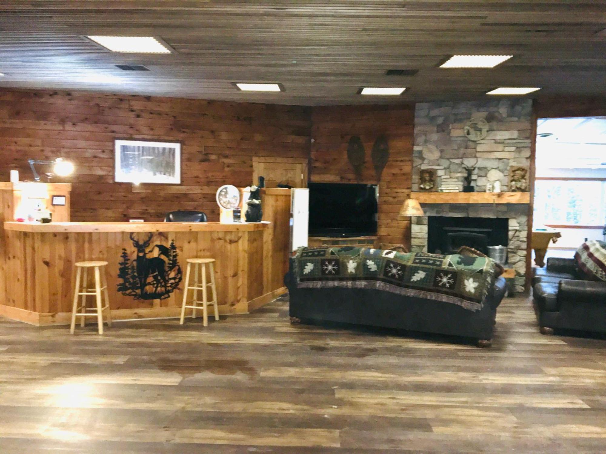 Hiawatha Lodge Inn Игл-Ривер Экстерьер фото