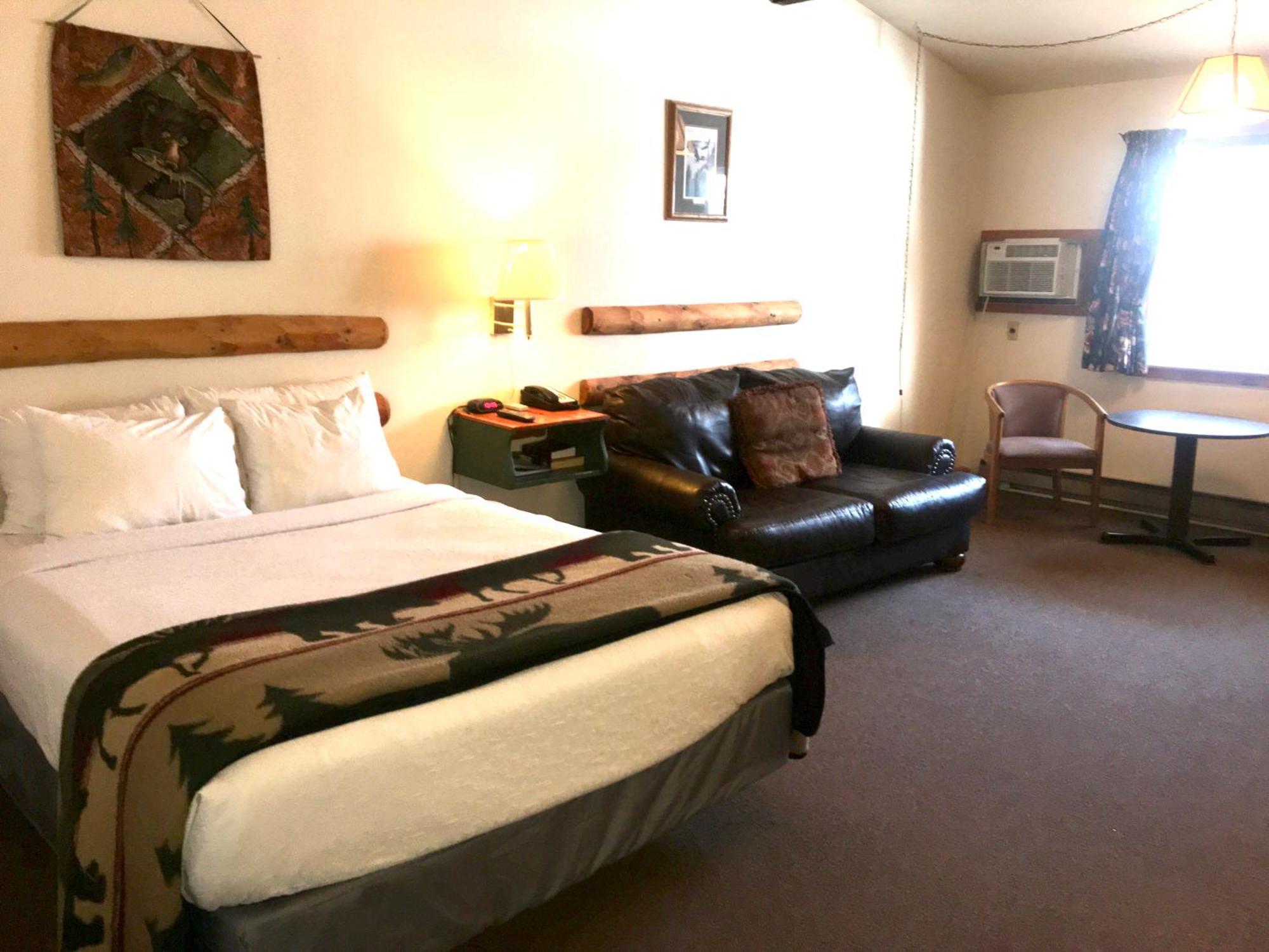 Hiawatha Lodge Inn Игл-Ривер Экстерьер фото